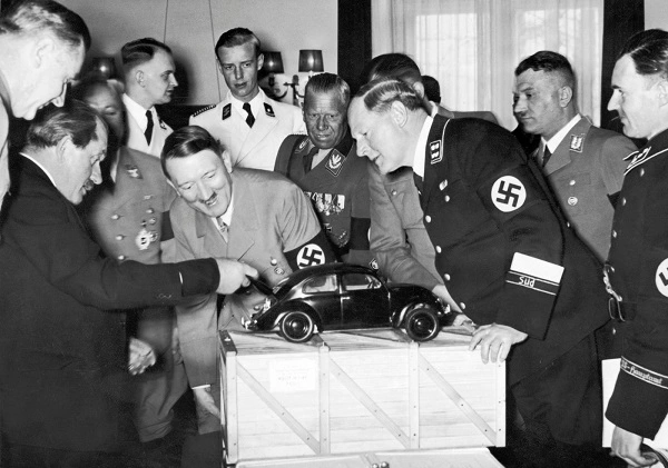 Adolf Hitler și Ferdinand Porsche
