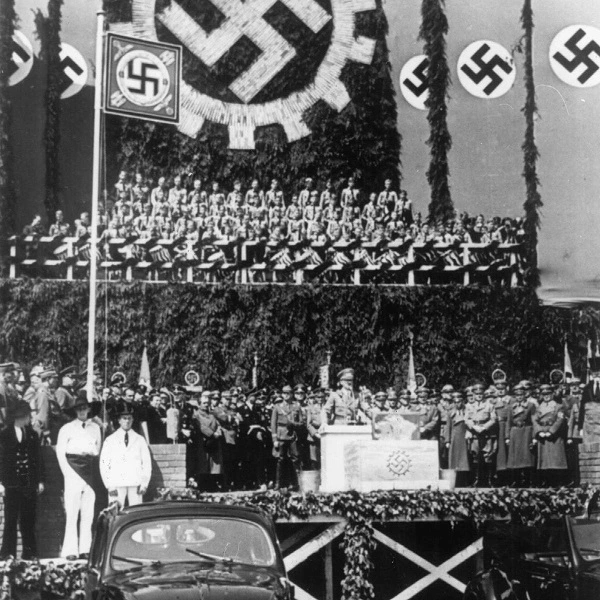 Discursul lui Hitler la deschiderea uzinei Volkswagen