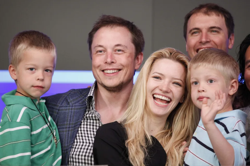 Elon Musk cu fosta soție Talulah Riley și fiii săi gemeni