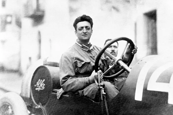 Portret de curse Enzo Ferrari 1918