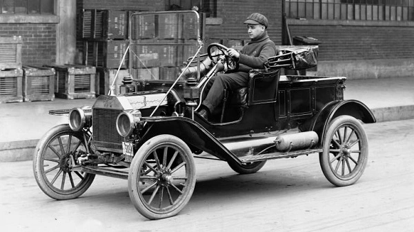 Primul model Ford T 1908